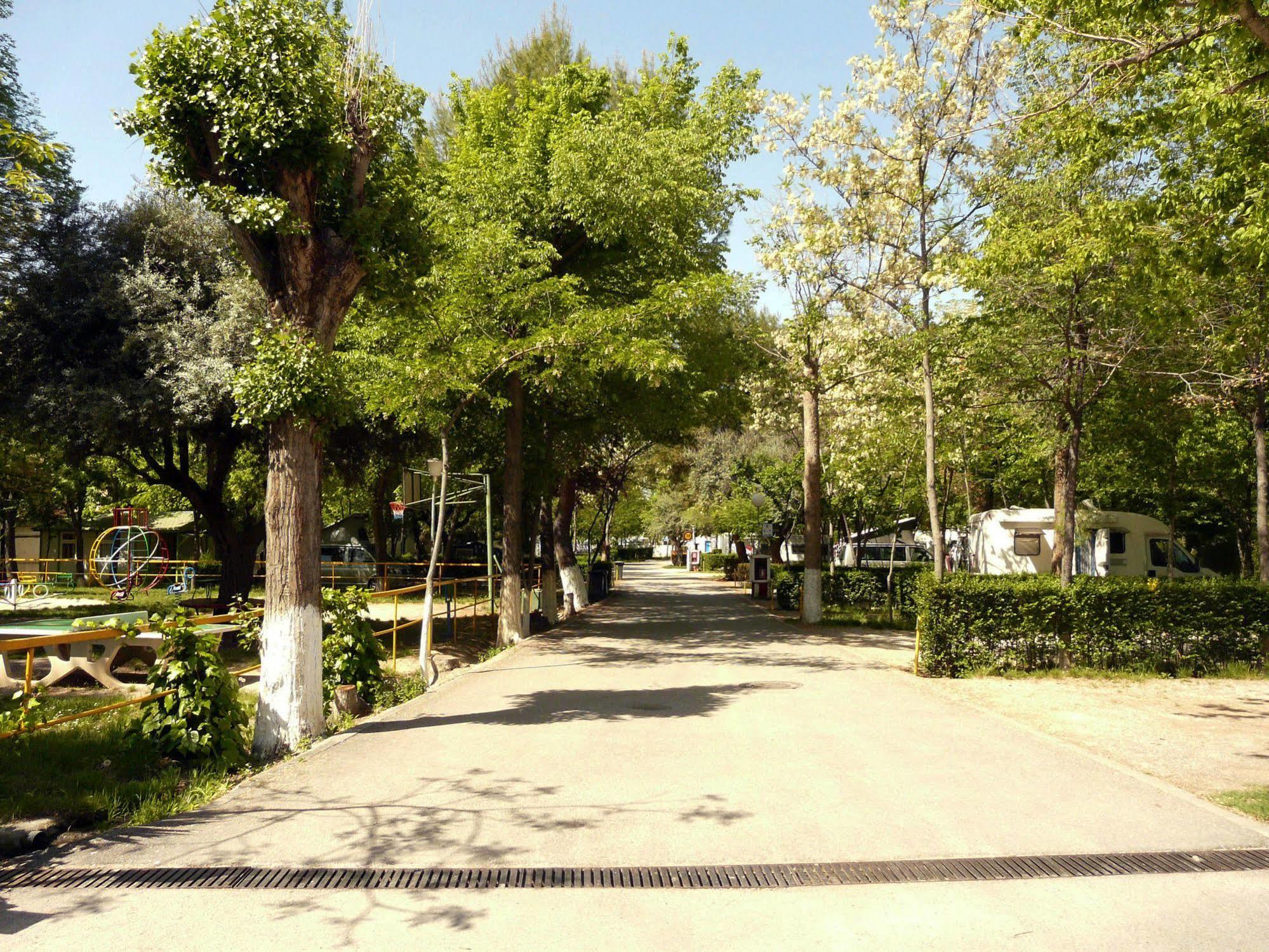 Camping Hotel Sierra Nevada Granada Exterior photo